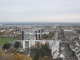 Photo suivante de Saint-Brieuc Saint-Brieuc vue de la tour d'Armor sur la terrasse du 19e et dernier étage à une hauteur de 50 mètres sur l'école et la cité Balzac et la pisicine de Gernuguan
