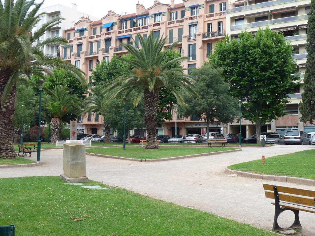 Photo à Toulon 83000 Dans le jardin du Champs de Mars Toulon