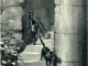 Photo précédente de Combourg Château - Un certain Comte de Combourg à jambe de bois, mort depuis trois siècles, apparaissait, dit-on, à certaines époques et se faisait entendre dans l'escalier de la tourelle. Sa jambe de bois se promenait aussi quelquefois seule accompagnée d'un chat