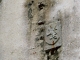 Photo suivante de Le Minihic-sur-Rance Chapelle sainte Anne : écusson au dessus du portail