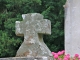 Photo précédente de Le Minihic-sur-Rance Chapelle Sainte Anne : croix sur un des piliers de l'entrée de l'enclos.