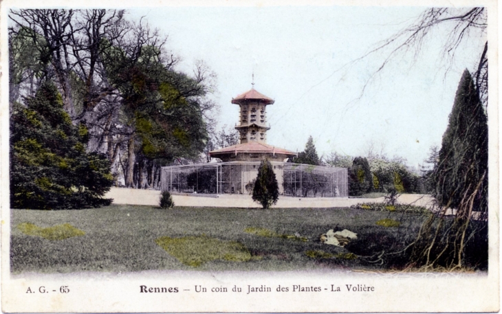 Un coin du Jardin des Plantes - La Volière, vers 1904 (carte postale ancienne). - Rennes