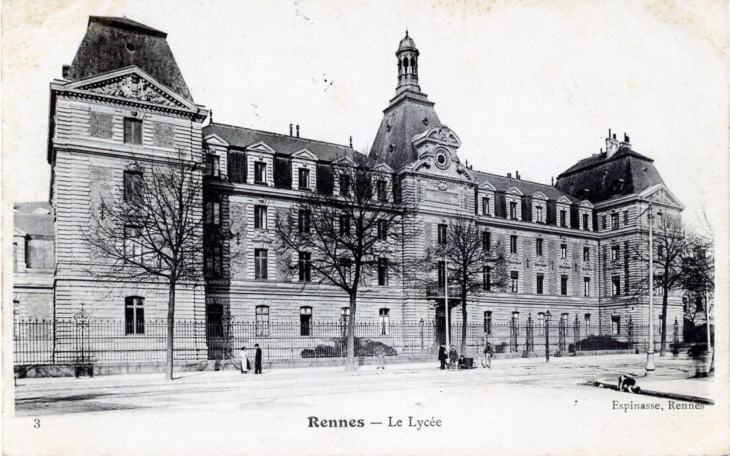 Le Lycée, vers 1904 (carte postale ancienne). - Rennes