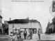 Place de la Fontaine, vers 1920 (carte postale ancienne).