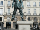Photo précédente de Nantes place Bouffay : Philippe Ramette éloge du pas de côté