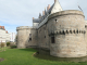 Photo suivante de Nantes château : vue sur le Grand Logis au dessus de la courtine de Loire