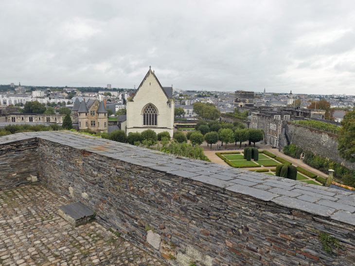 Le château et la ville vus du rempart - Angers