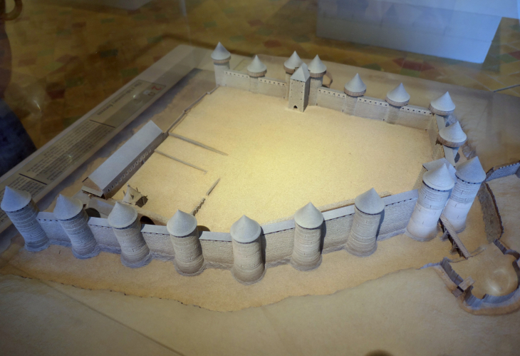 Le château : maquette de la forteresse du 13ème siècle - Angers