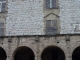 Photo suivante de La Voulte-sur-Rhône les arcades de la cour du château