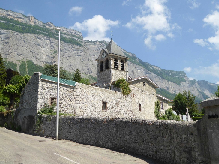 L'église sous la montagne - Meylan