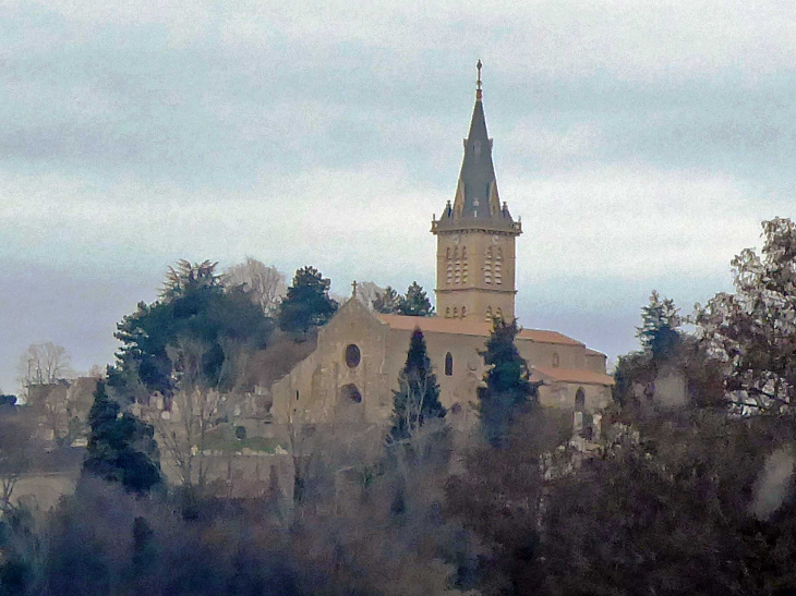 L'église Saint Jacques vue de l'autoroute - Roussillon