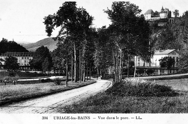 Uriage-les-bains. Vue dans le parc vers 1920 (carte postale ancienne). - Saint-Martin-d'Uriage