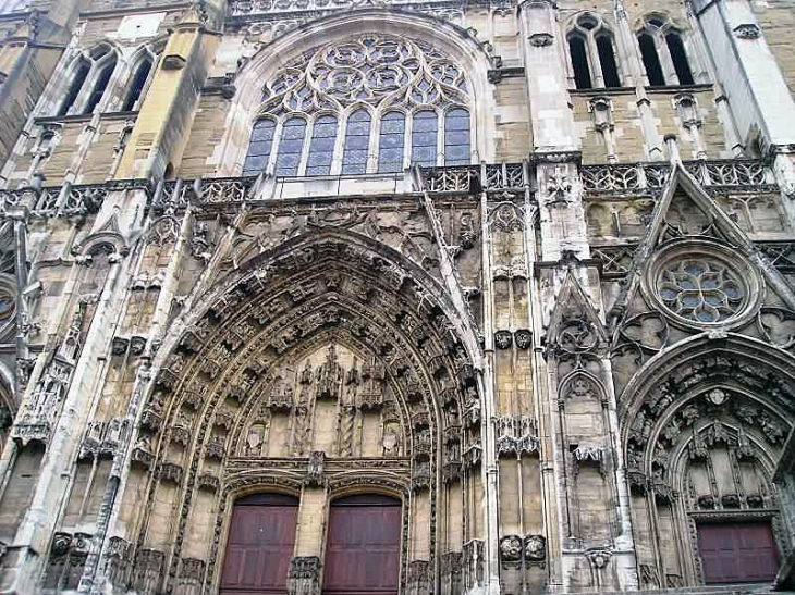 La façade de la cathédrale - Vienne