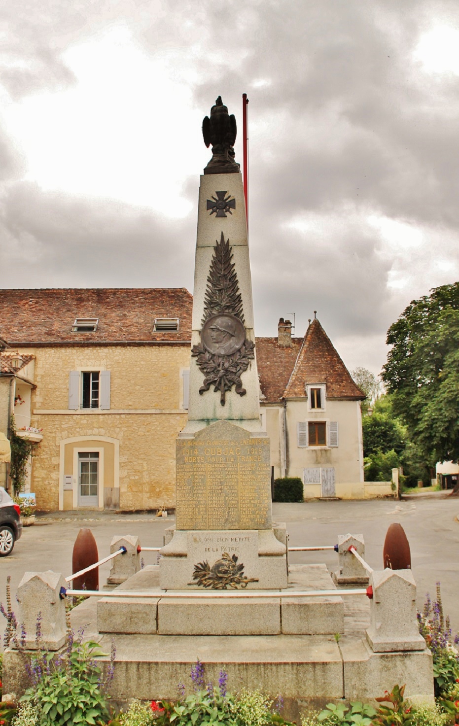 Photo à Cubjac (24640) : Monument-aux-Morts - Cubjac, 346441 Communes.com