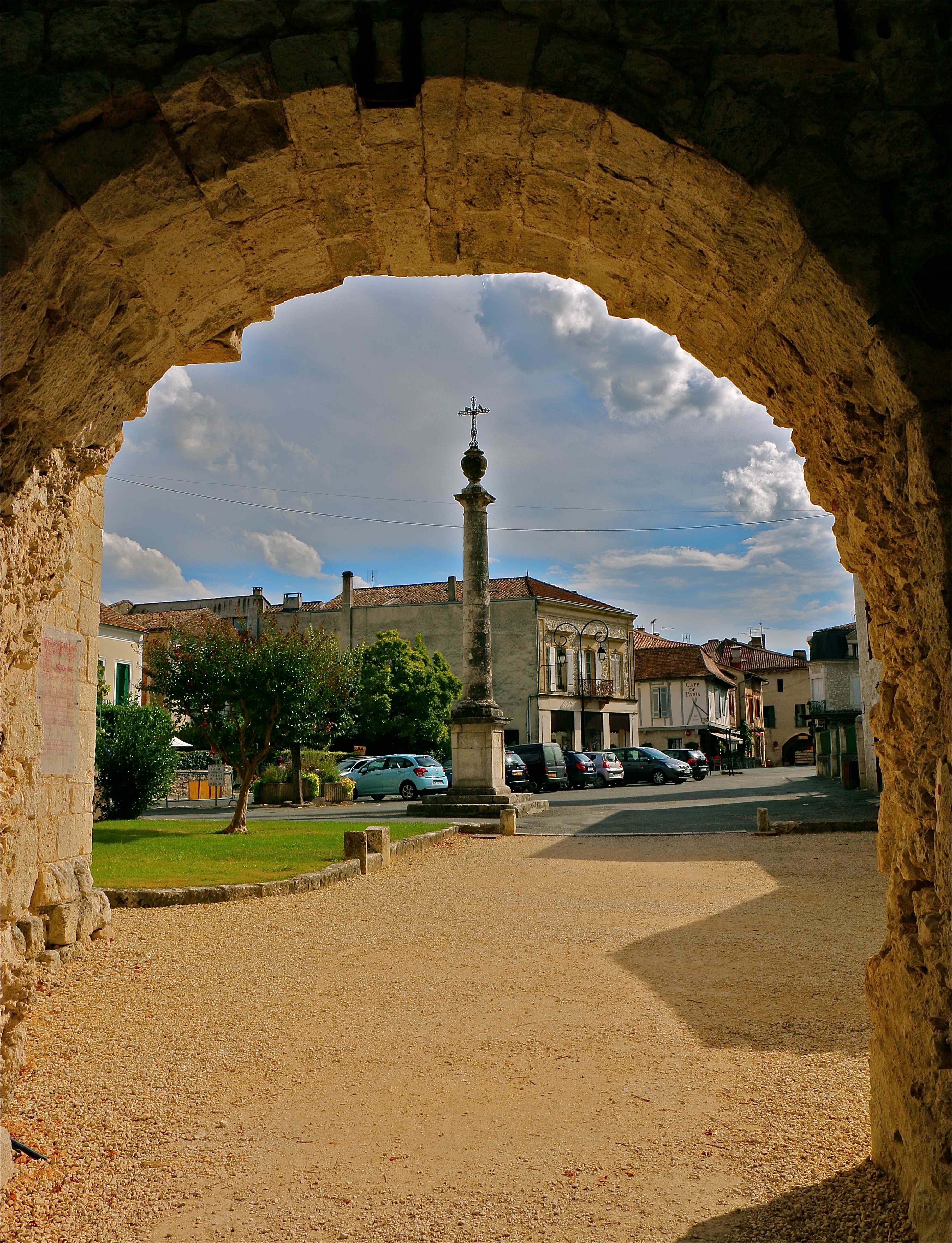 photo-eymet-24500-depuis-le-ch-teau-vue-sur-la-ville-eymet