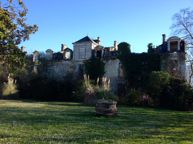 Photo à Blanquefort (33290)  Ruines du château Dillon XVIIème (IMH