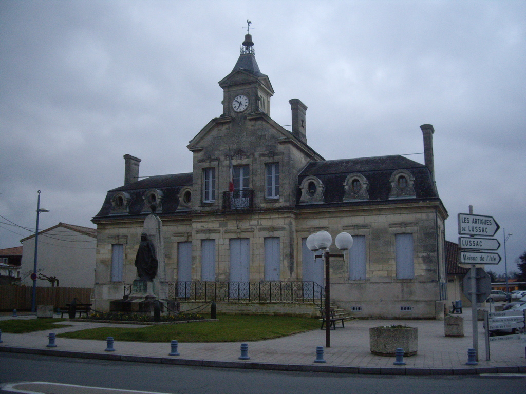 Photo à Saint-Denis-de-Pile (33910) : La mairie. - Saint-Denis-de-Pile