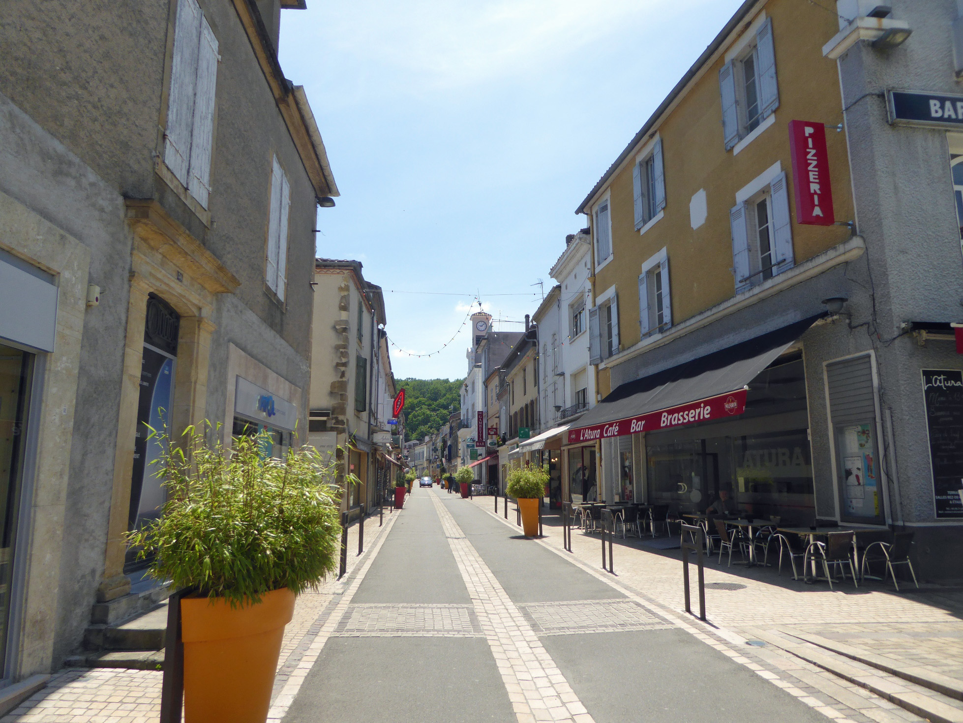 Photo à Airesurl'Adour (40800)  Le centre ville au nord de l'Adour