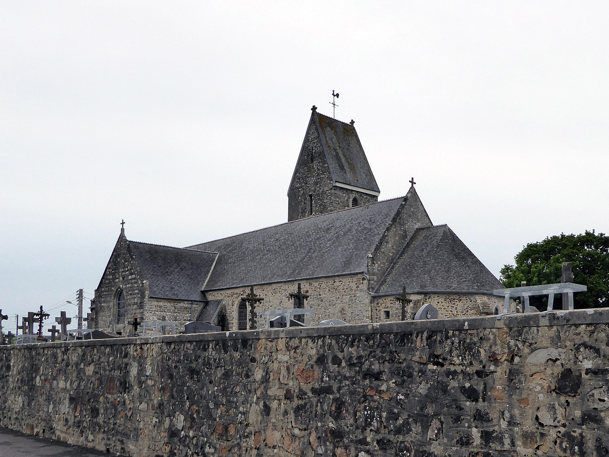 Prix Carburant Intermarché La Haye Du Puits Photo à Bolleville (50250) : L'église. Le 1er Janvier 2016 les