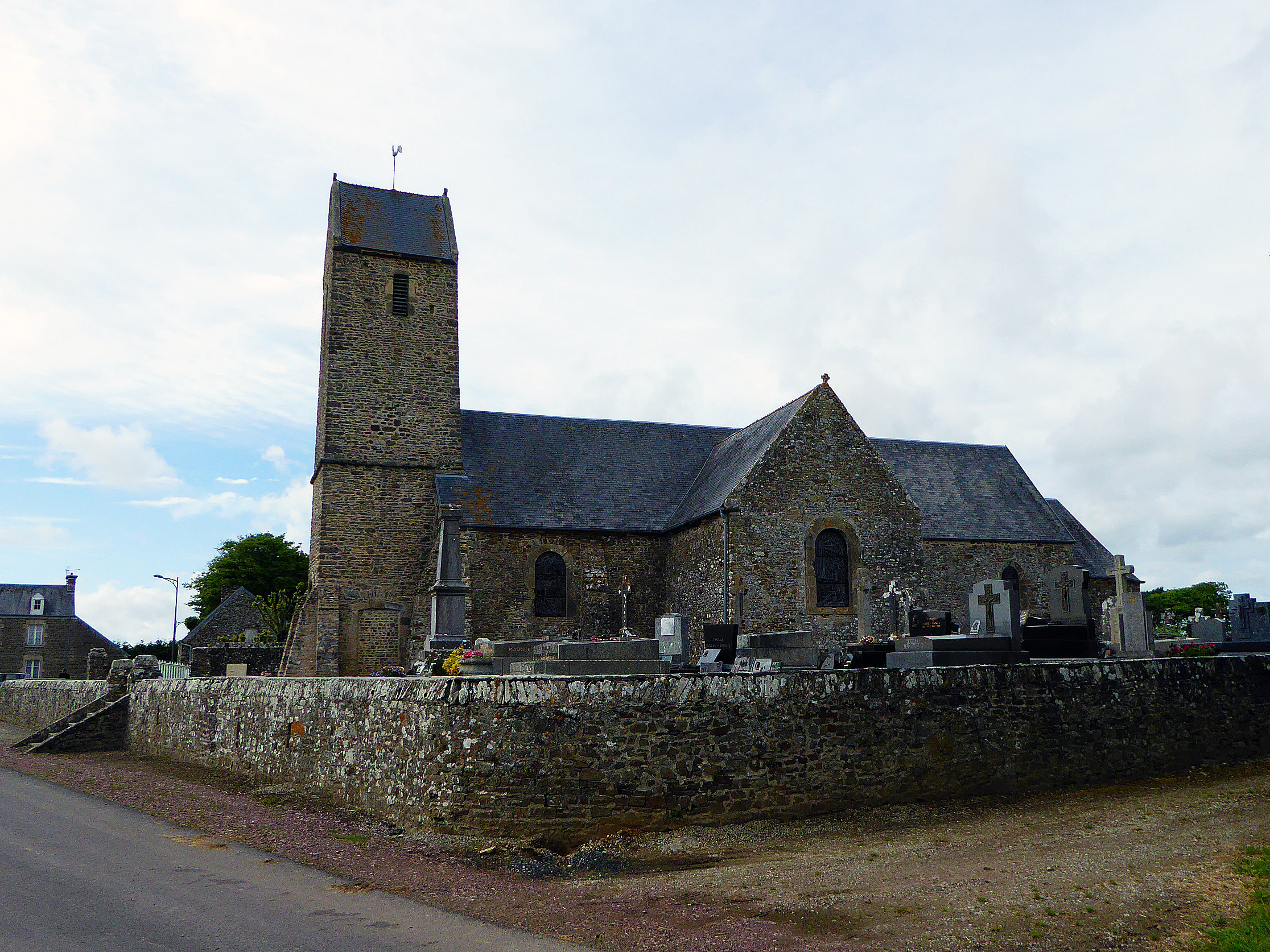 Prix Carburant Intermarché La Haye Du Puits Photo à Glatigny (50250) : L'église. Le 1er Janvier 2016 les