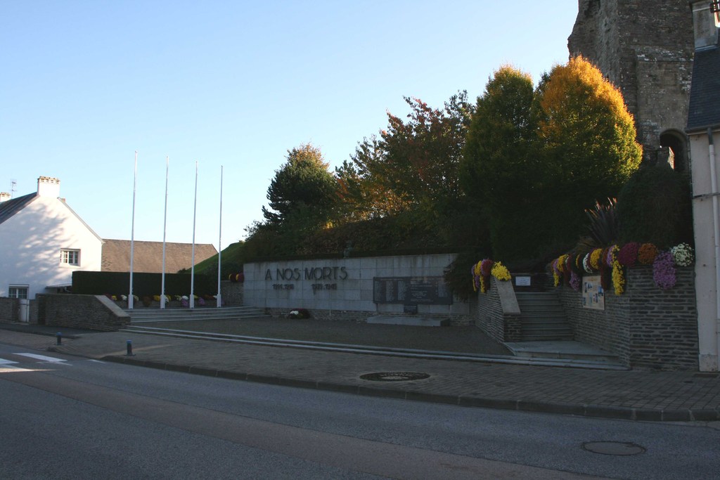 Prix Carburant Intermarché La Haye Du Puits Photo à La Haye-du-Puits (50250) : Le monument aux morts. Guerres 1914