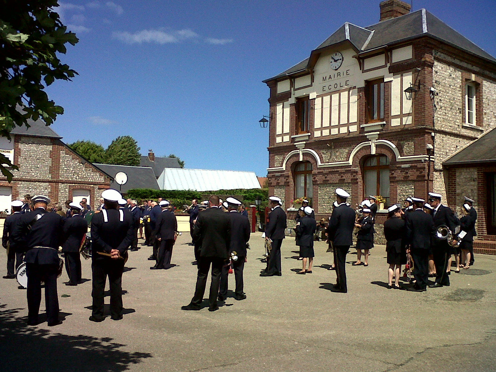 Photo à Saint-Pierre-en-Port (76540) : Place de la Mairie ...