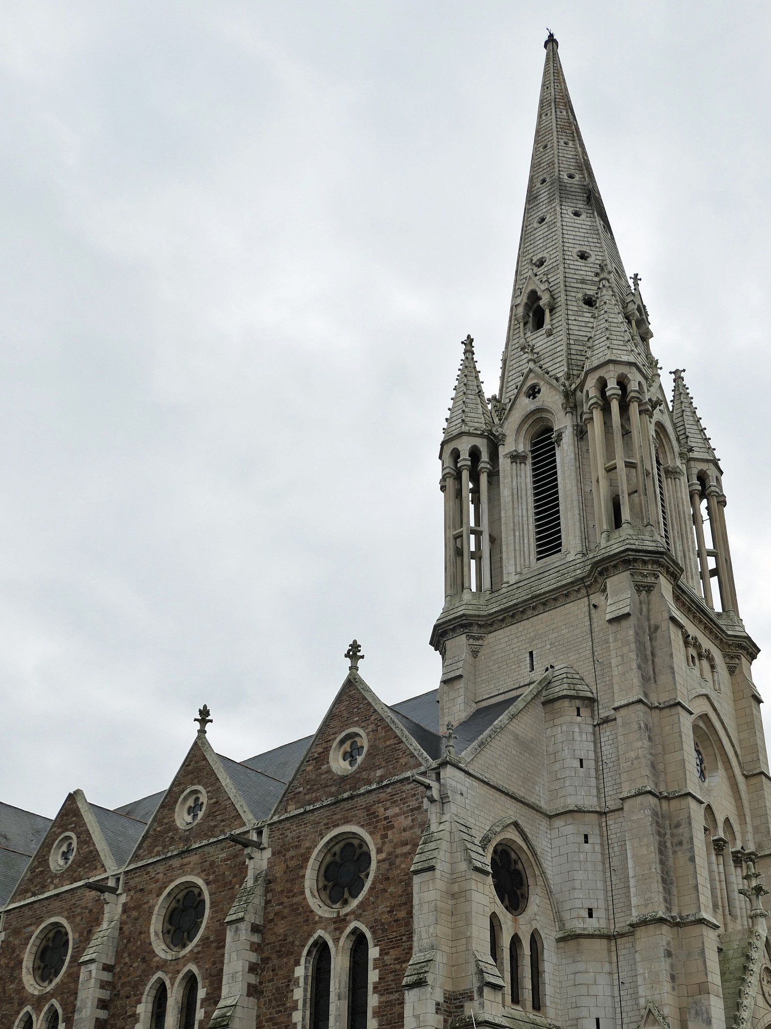 Photo à Saint-Philbert-de-Grand-Lieu (44310) : L'église Du 19ème Siècle ...