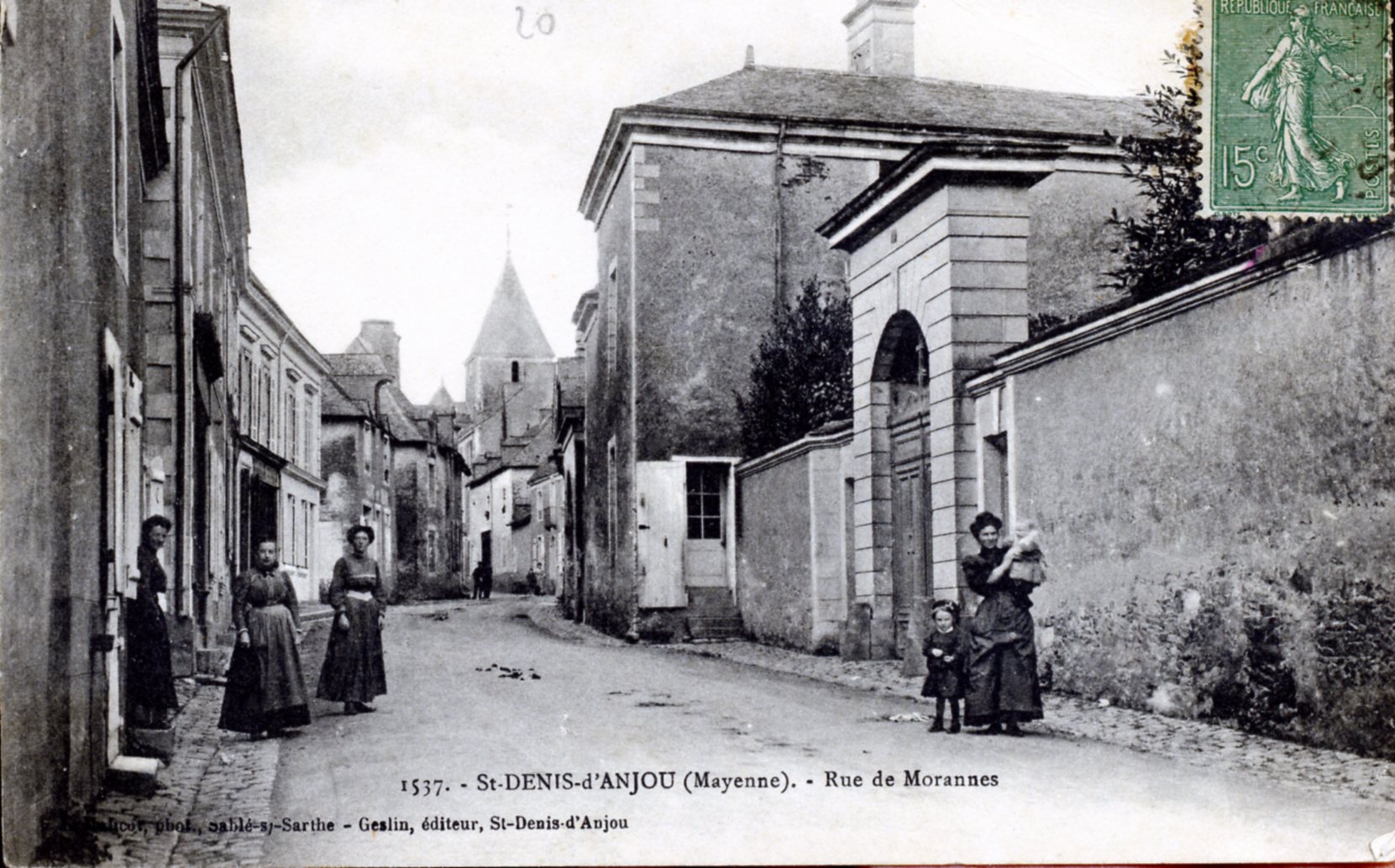 Photo Saint-Denis-d Anjou  53290  Rue Morannes  vers 1905  carte