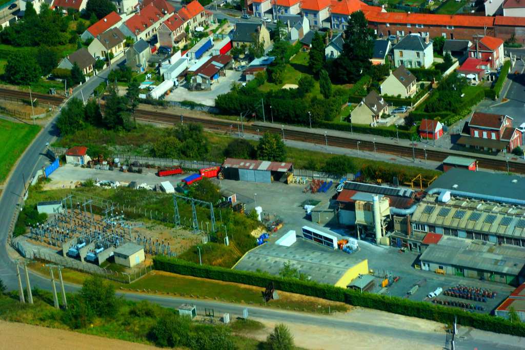 Photo à Bornel (60540) : Vue aérienne une partie de l'usine - Bornel
