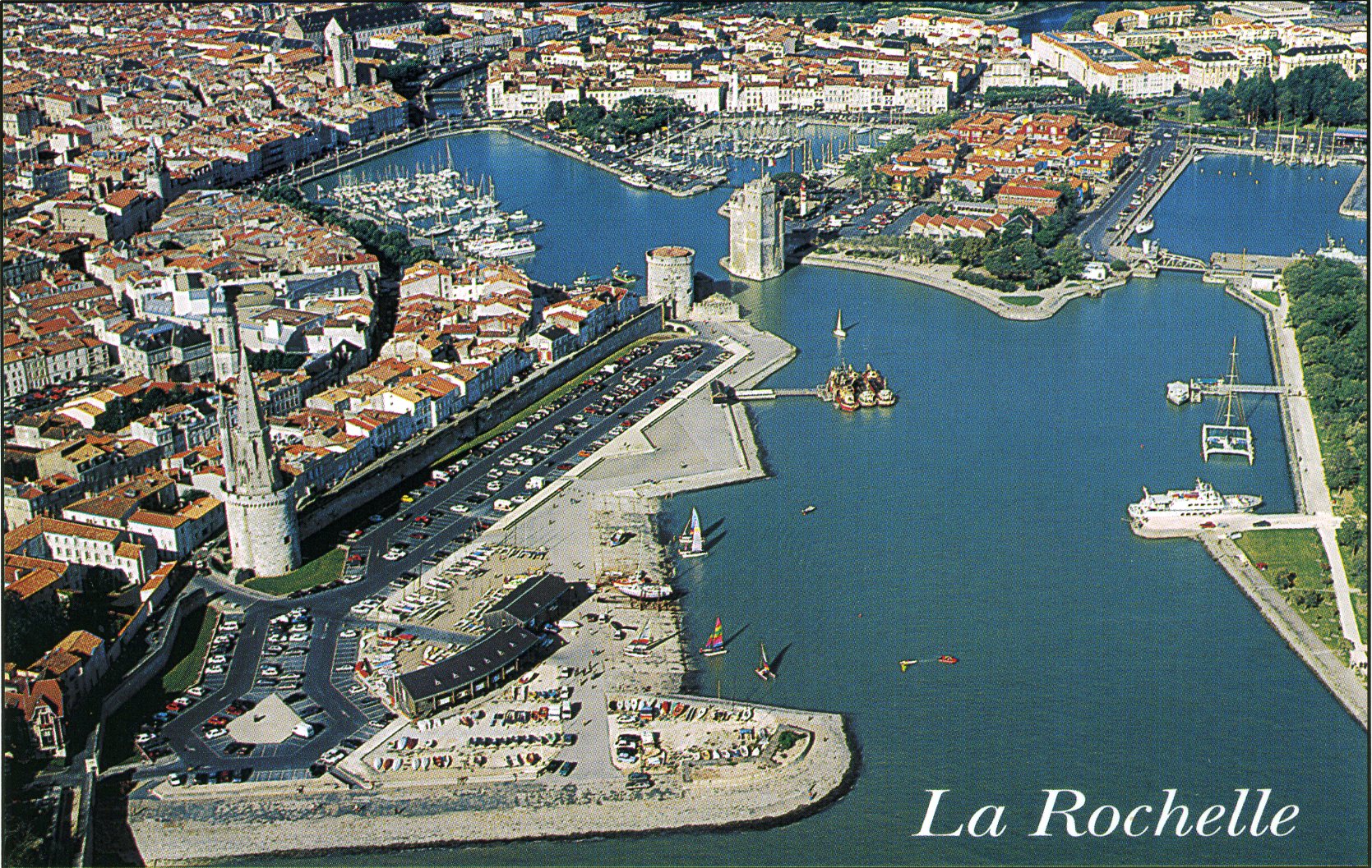 Photo à La Rochelle (17000)  Vue générale (carte postale de 2000)  La