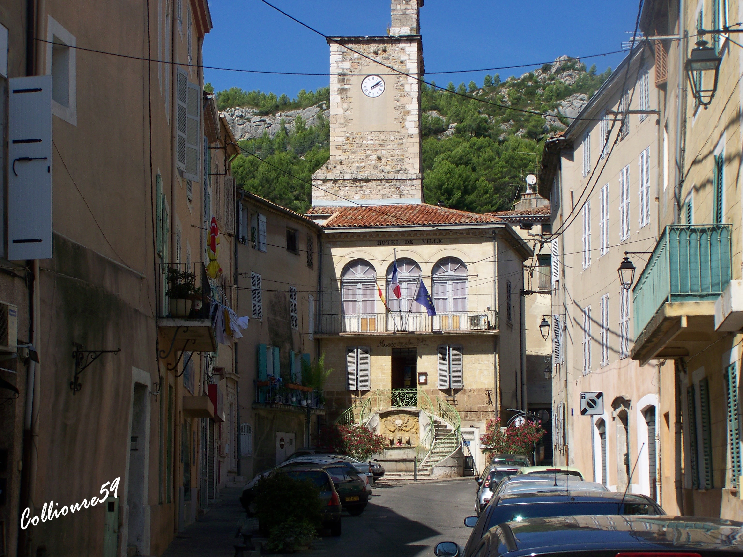 Photo à Auriol (13390)  L'Ancienne Mairie  Auriol, 100625 Communes.com