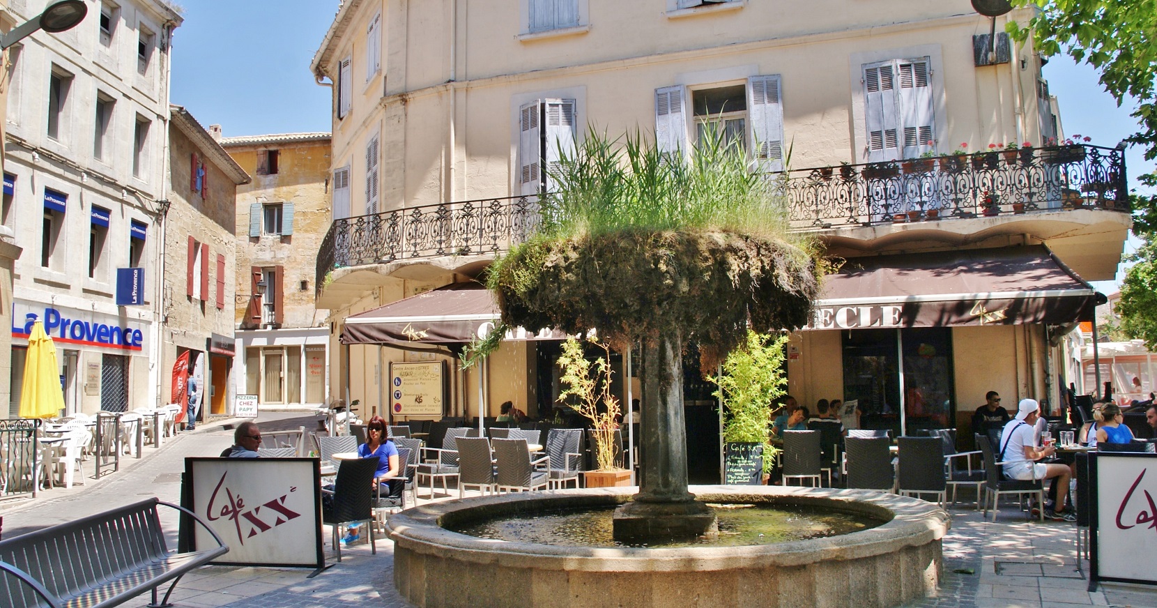 Photo à Istres (13800) : Fontaine - Istres, 192952 Communes.com