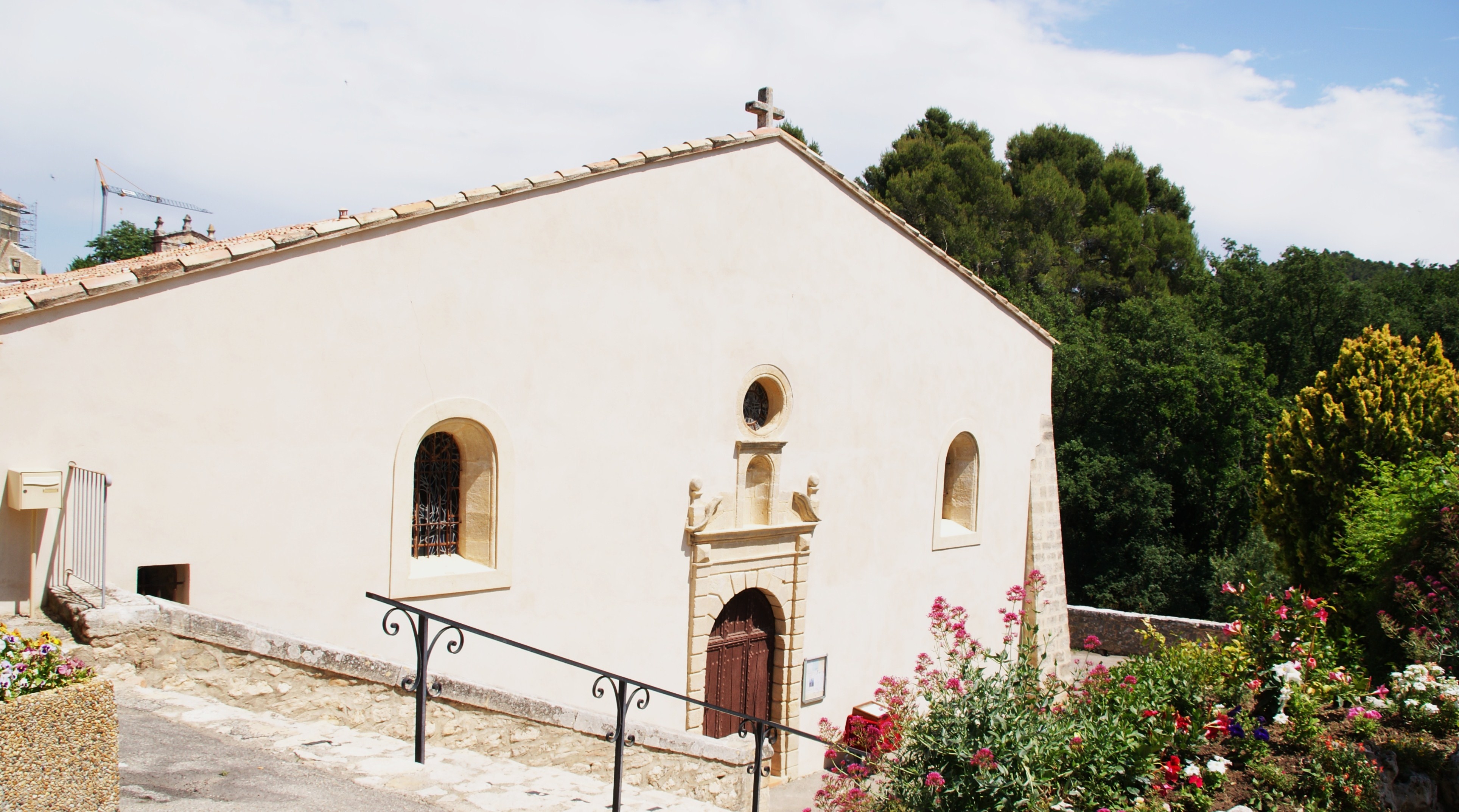 Photo à La Bastide-des-Jourdans (84240) : ,Eglise Notre ...