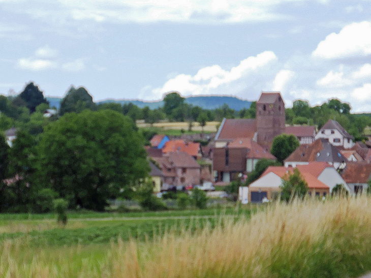 Vue sur le village et l'église protesatnte - Allenwiller