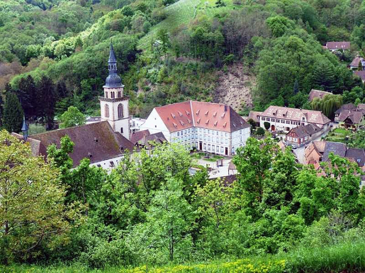 Vue sur l'abbaye Sainte Richarde - Andlau