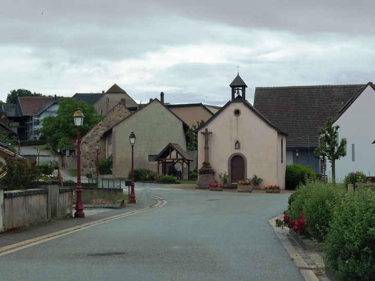 La chapelle de la Sainte Famille dans le village - Baerendorf