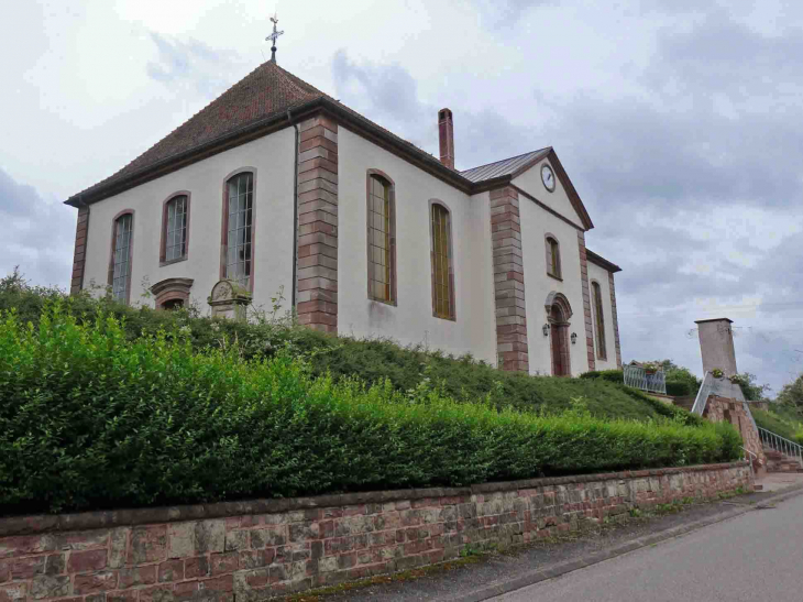 L'entrée de l'église protestante - Berg