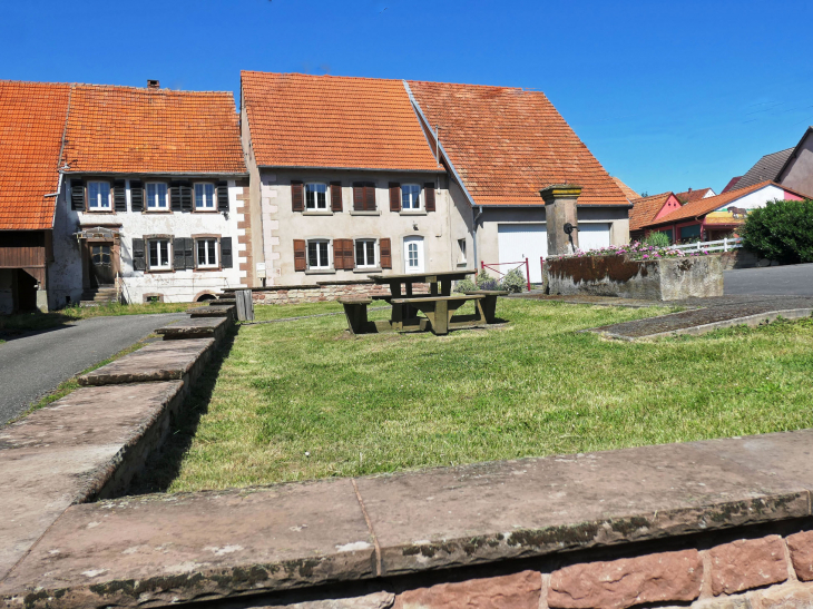 Fontaine dans le village - Bettwiller