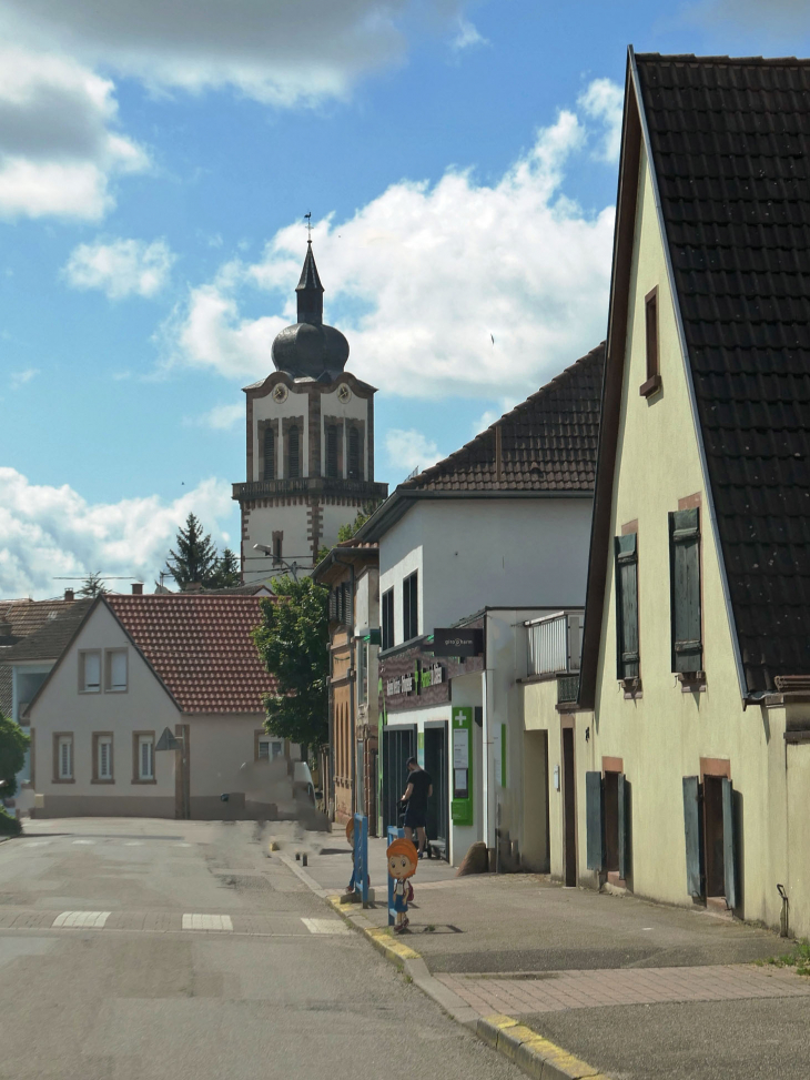 La rue principale vers l'église - Dettwiller
