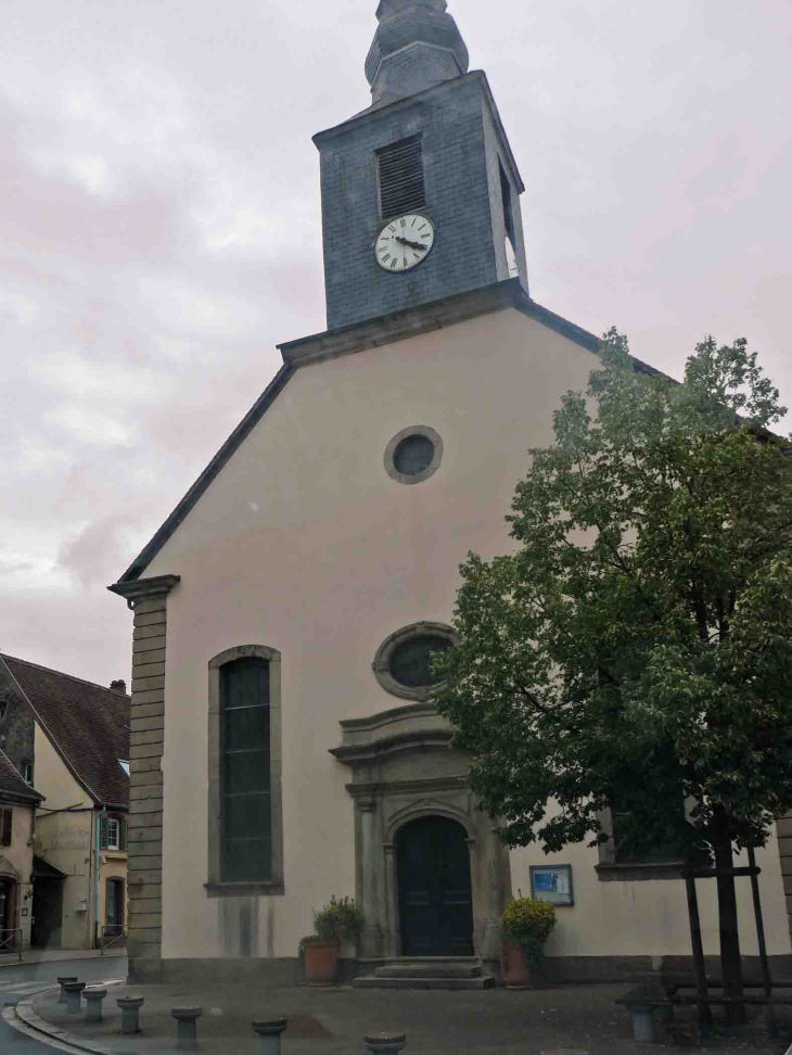 L'entrée de l'église protestante - Diemeringen