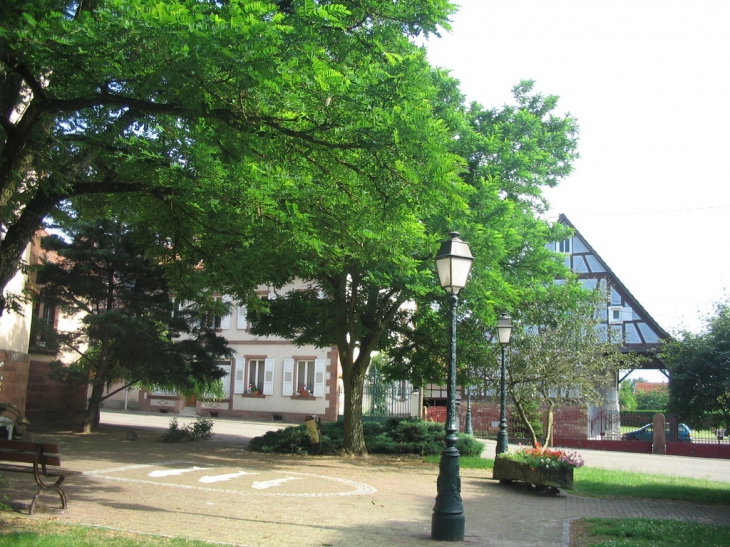 PLACE DE L'EGLISE - Durrenbach