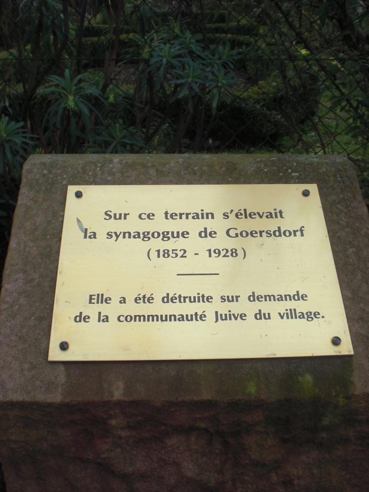 Stèle en mémoire de la synagogue - Gœrsdorf