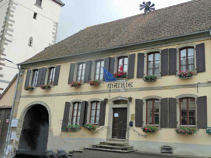 La mairie et le clocher de l'église - Harskirchen