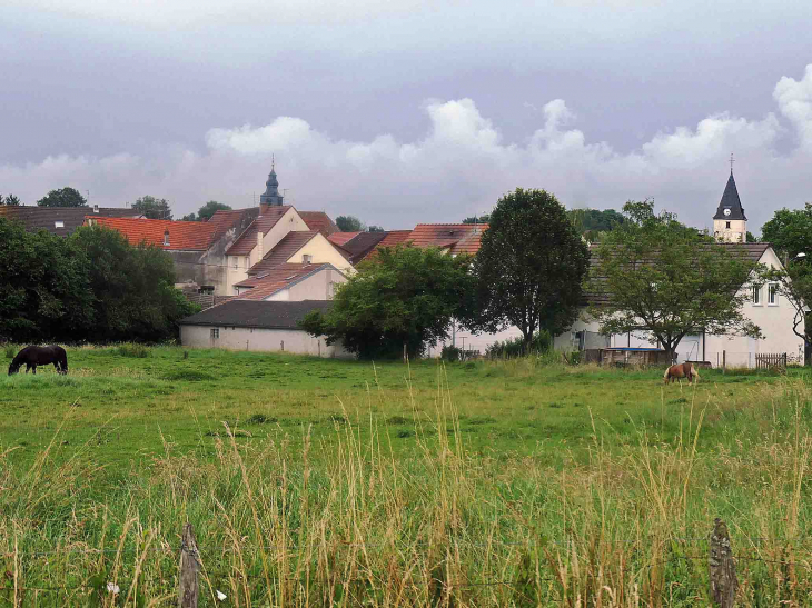 Vue sur les deux clochers : temple et église - Harskirchen