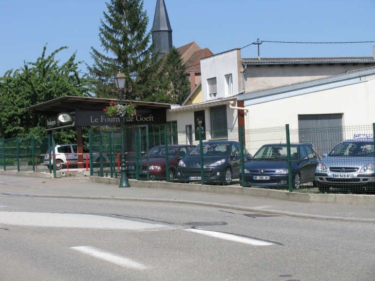 été 2012 - vue de la boulangerie à l'entrée ouest D25 - Hohengœft