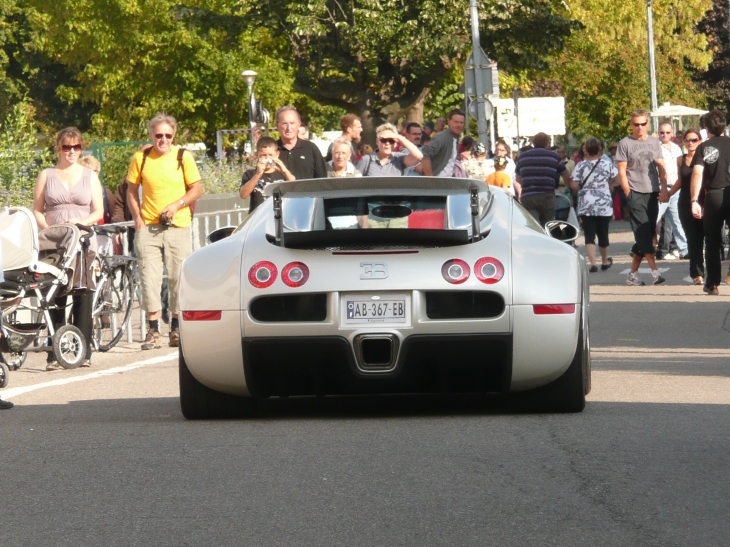 Centenaire Bugatti rue Charles Mistler  - Bugatti Veyron - Molsheim