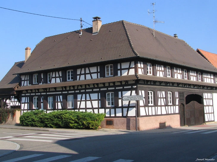 Ancienne ferme de la rue du Gl de Gaulle - Mundolsheim