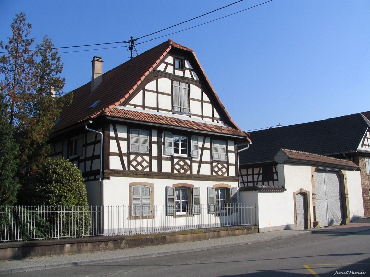 Ancienne ferme de la rue du Gl de Gaulle - Mundolsheim