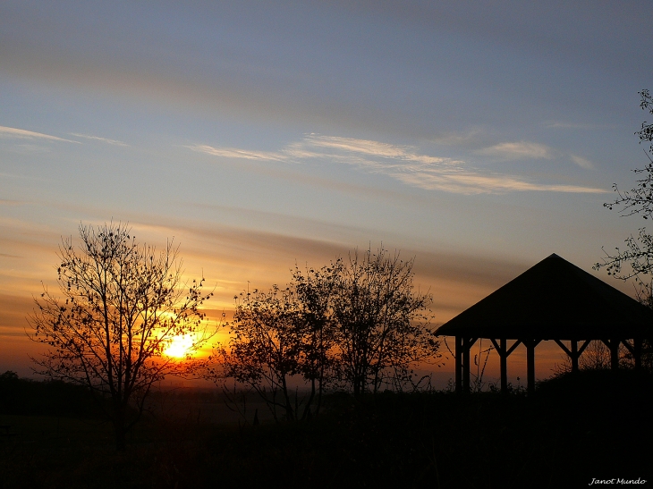 Coucher de soleil sur la gloriette - Mundolsheim