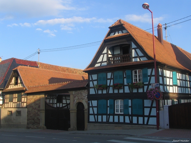 Maison du vieux village    rue du Gl de Gaulle - Mundolsheim